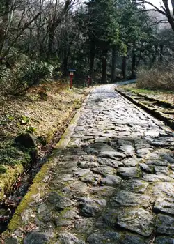 石畳の参道
