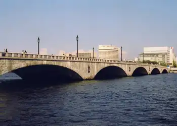 万代橋