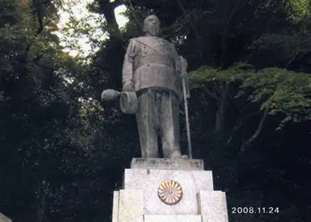岐阜公園の明治天皇像