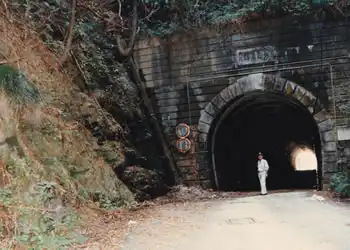 女鬼隧道