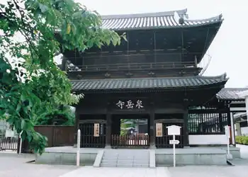 泉岳寺の山門