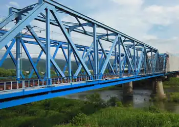 青い鉄橋